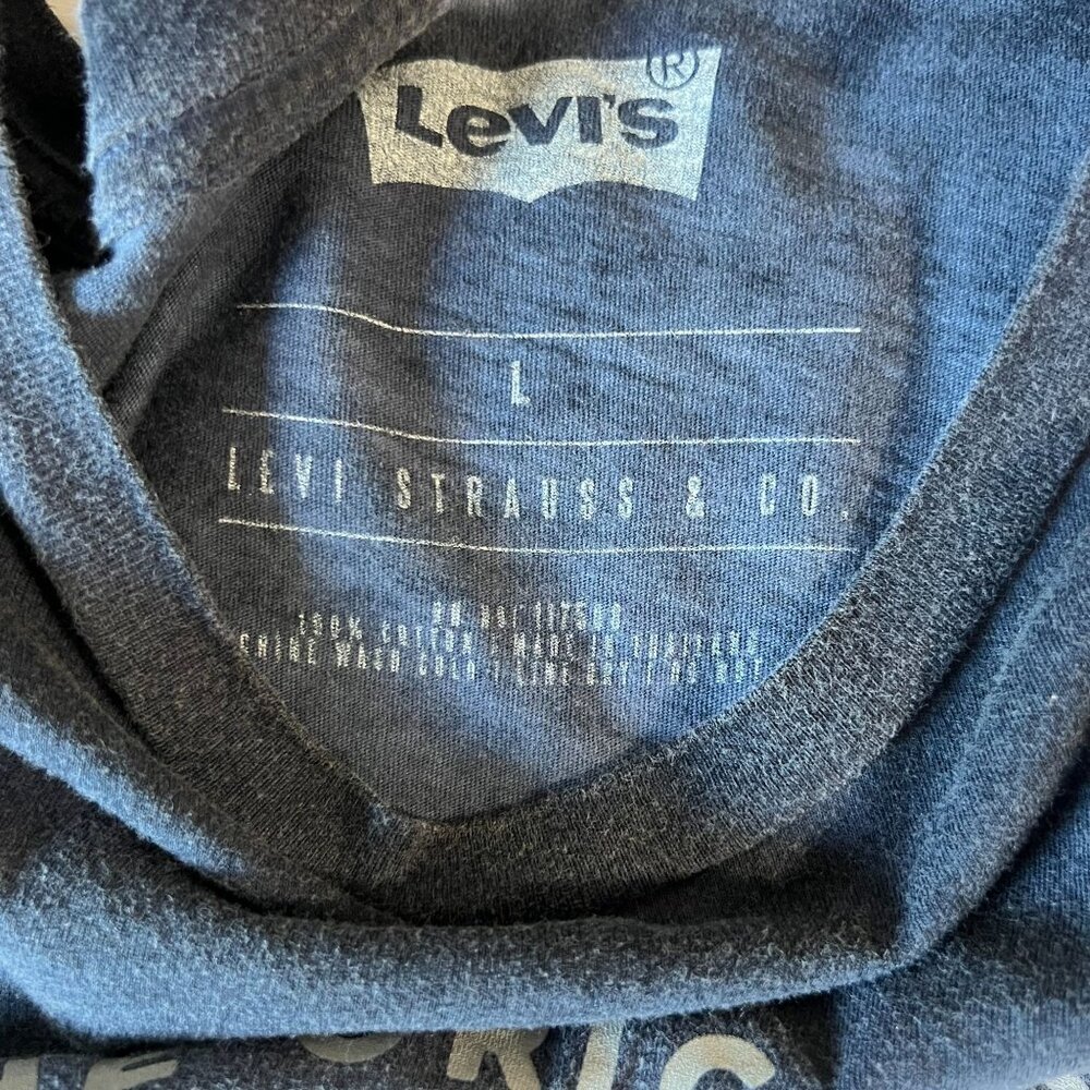 Levi's Levi Strauss & Co 100% Cotton Blue Washed Short Sleeve T-shirt Men's size - Picture 7 of 7